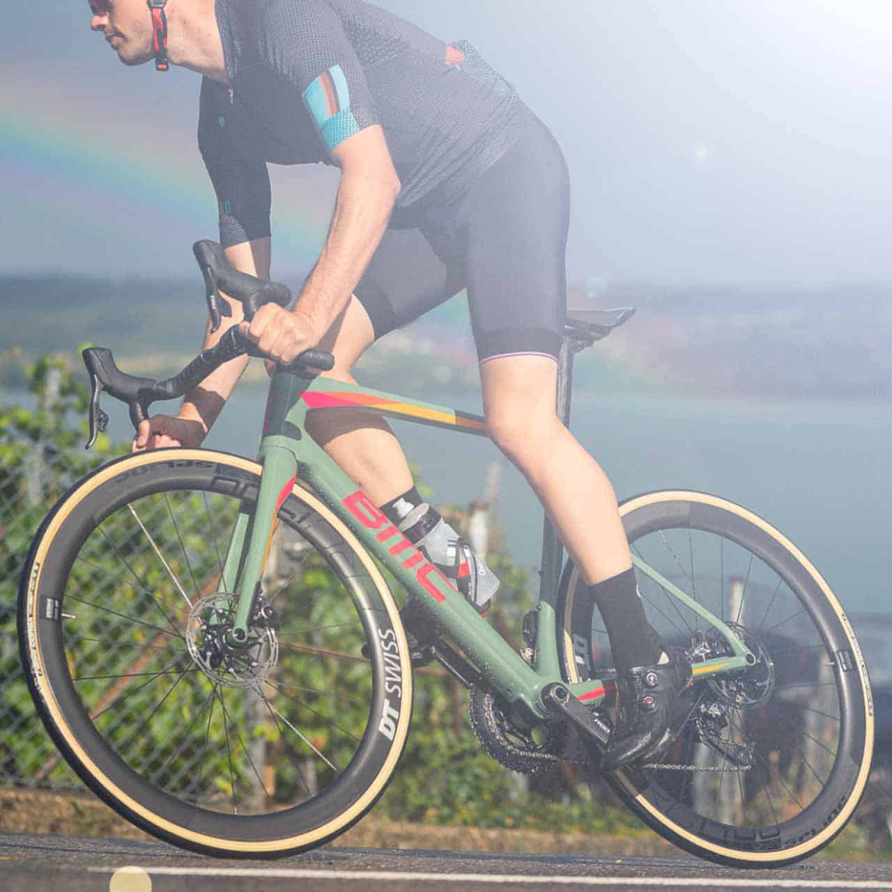 T-shirt cycling - Race Bike - Ride the roads freely - collection cycling Live Freely. T-shirt basic medium fit 100% Naturel col rond.