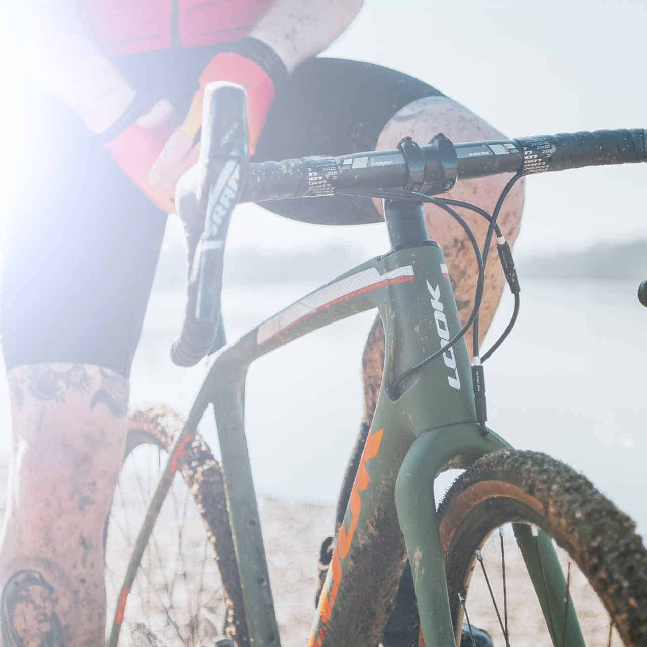 T-shirt cycling - Gravel Bike - ride on all the paths freely - collection Live Freely. T-shirt basic medium fit 100 % Naturel col rond.